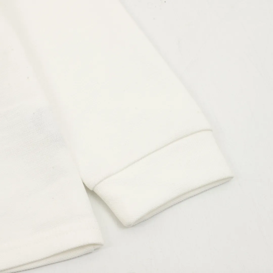 🅿️380 CH/Cro Heart Horseshoe embroidered lapel long-sleeved polo shirt made of customized fabrics. DuPont Sorona material is added, which is skin-friendly, long-lasting antibacterial, anti-mite, and more washable. The cotton thread has been repeatedly processed to remove inferior coarse fibers and impurities, leaving only high-quality cotton fibers, making the fabric more advanced and classy. Environmentally friendly polishing enzyme technology gives the fabric a clean appearance and clear texture. Simple and exquisite! Full of sense of ceremony! Simple and luxurious, full of design! It gives people a simple but not boring feeling, creating a low-key and unique personalized fashion! Fine workmanship, compare with the counters! A highly recognizable long-sleeved style with great upper body effect!!! Super versatile! Same style for men and women. Size：S-L